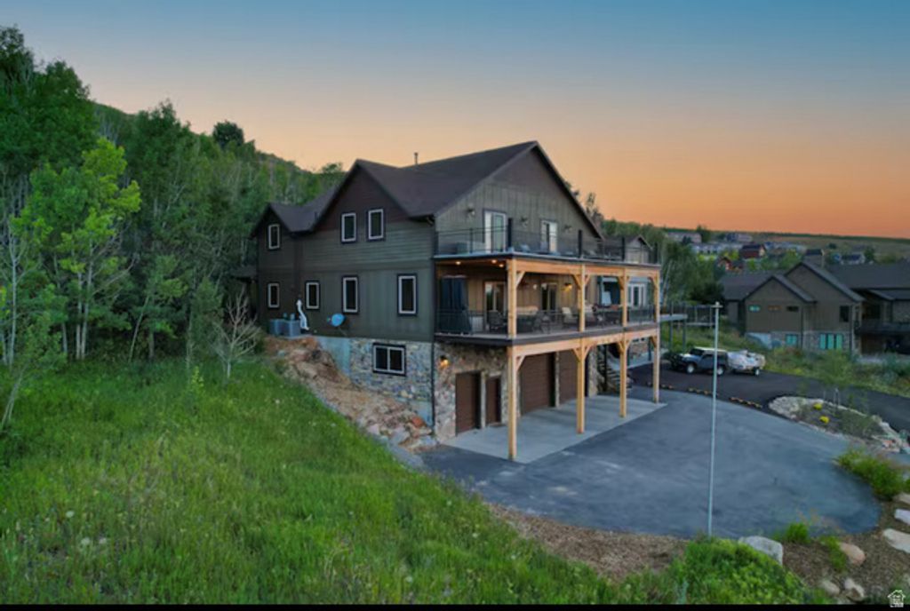 705 N LOCHWOOD VW, Garden City, UT 84028