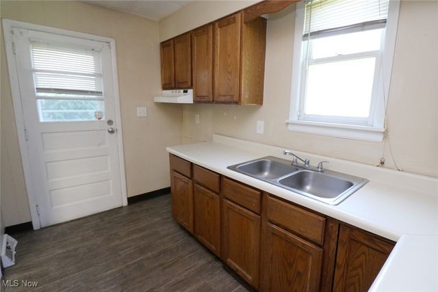 1302 Oregon Avenue, Steubenville, OH 43952