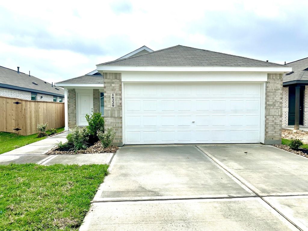 16229 Bergara Bend Drive, Splendora, TX 77327