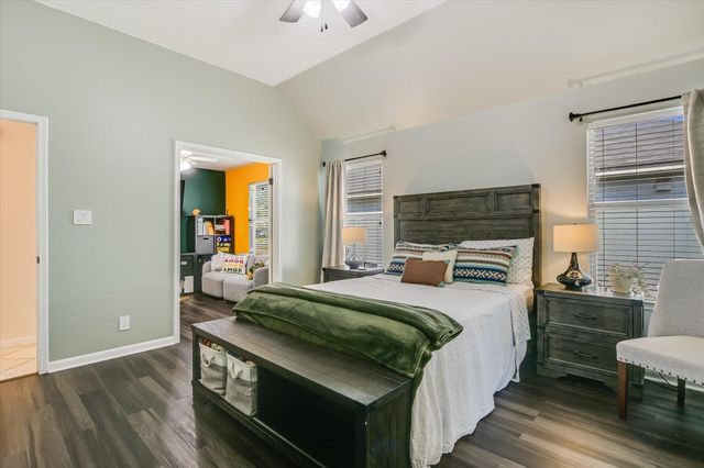 1302 Redbud LN, Leander, TX 78641