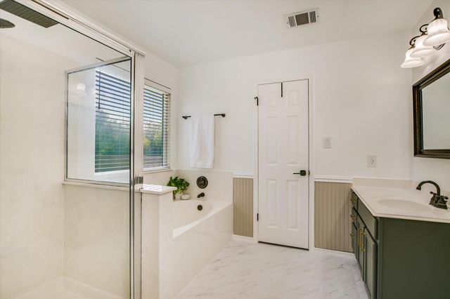 1302 Redbud LN, Leander, TX 78641