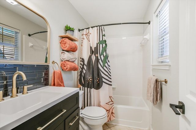 1302 Redbud LN, Leander, TX 78641