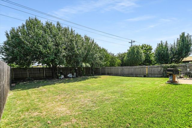1302 Redbud LN, Leander, TX 78641