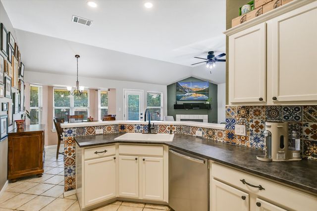 1302 Redbud LN, Leander, TX 78641