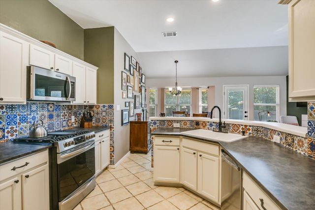 1302 Redbud LN, Leander, TX 78641