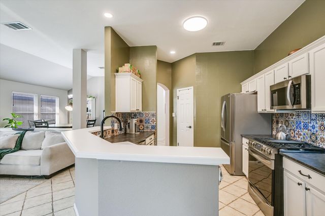 1302 Redbud LN, Leander, TX 78641