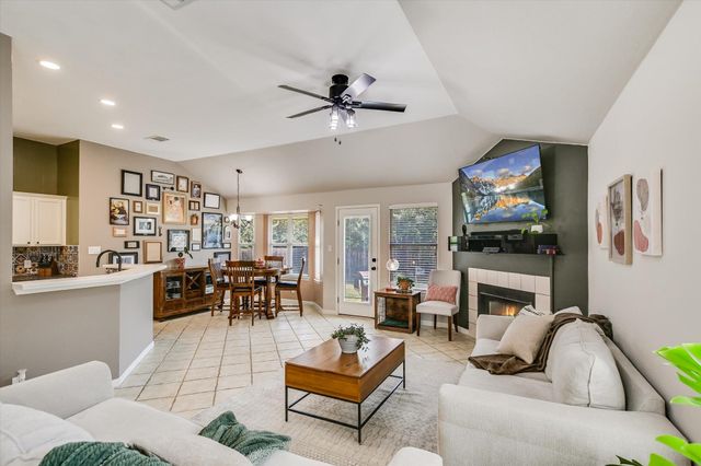 1302 Redbud LN, Leander, TX 78641