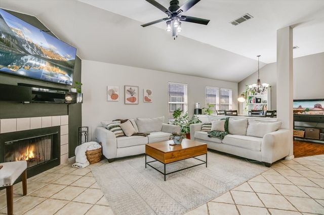 1302 Redbud LN, Leander, TX 78641