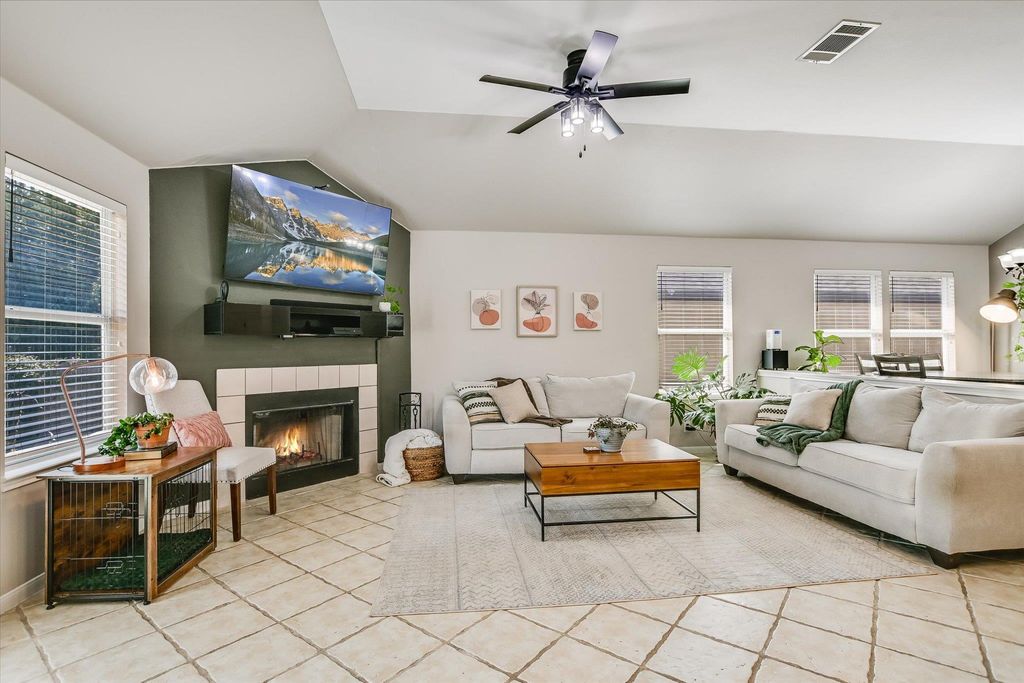 1302 Redbud LN, Leander, TX 78641