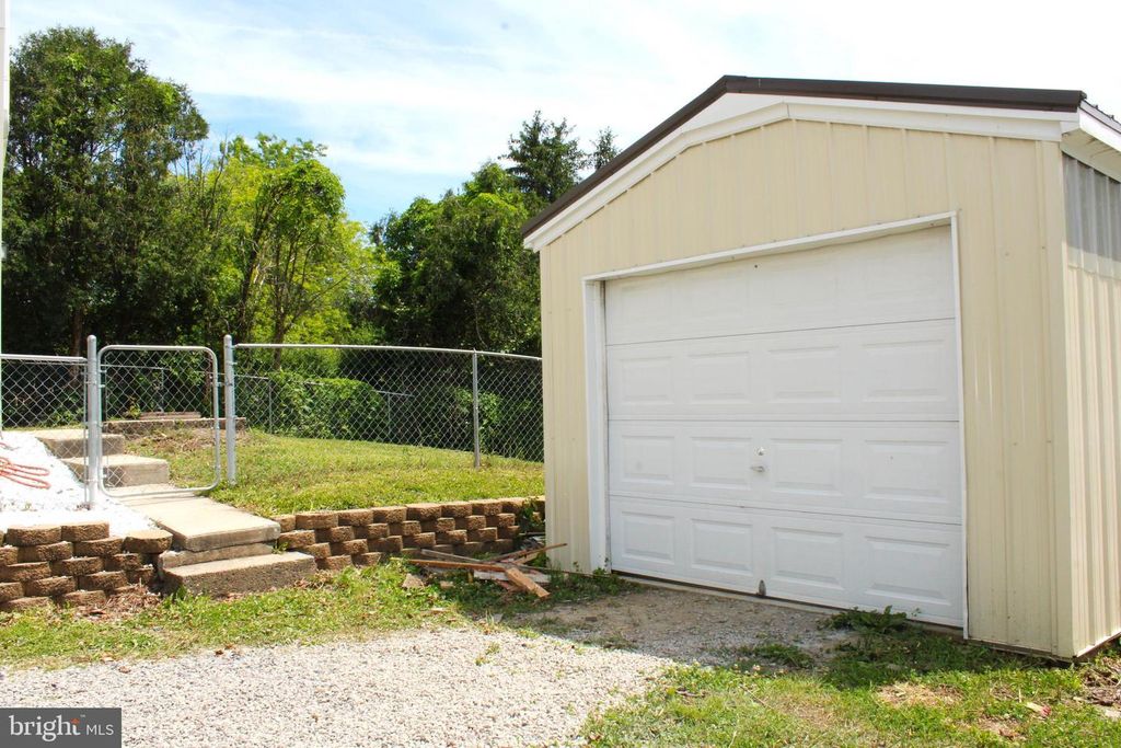 Image 10 of property listing at 550 WINIFRED RD, Cumberland, MD 21502