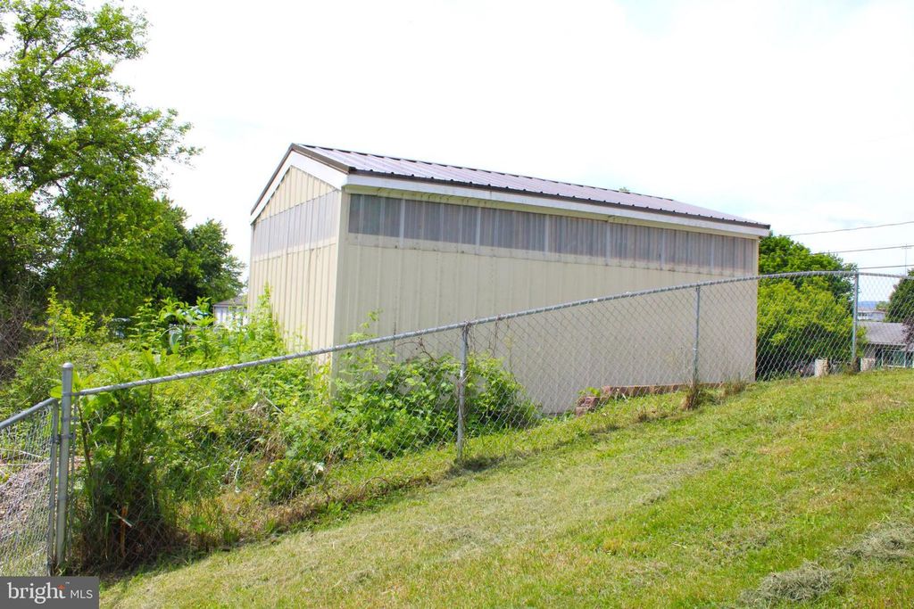 Image 11 of property listing at 550 WINIFRED RD, Cumberland, MD 21502