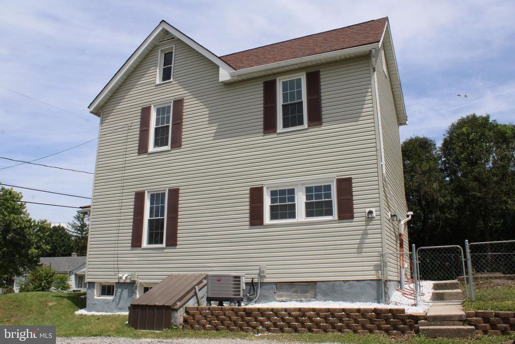 Image 12 of property listing at 550 WINIFRED RD, Cumberland, MD 21502