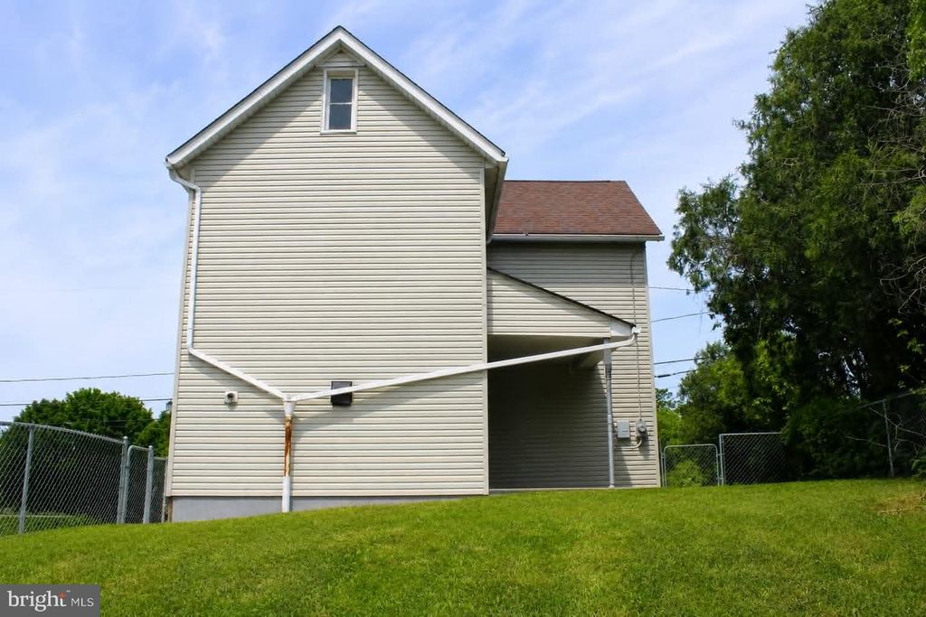 Image 13 of property listing at 550 WINIFRED RD, Cumberland, MD 21502