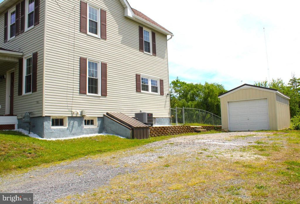 Image 8 of property listing at 550 WINIFRED RD, Cumberland, MD 21502