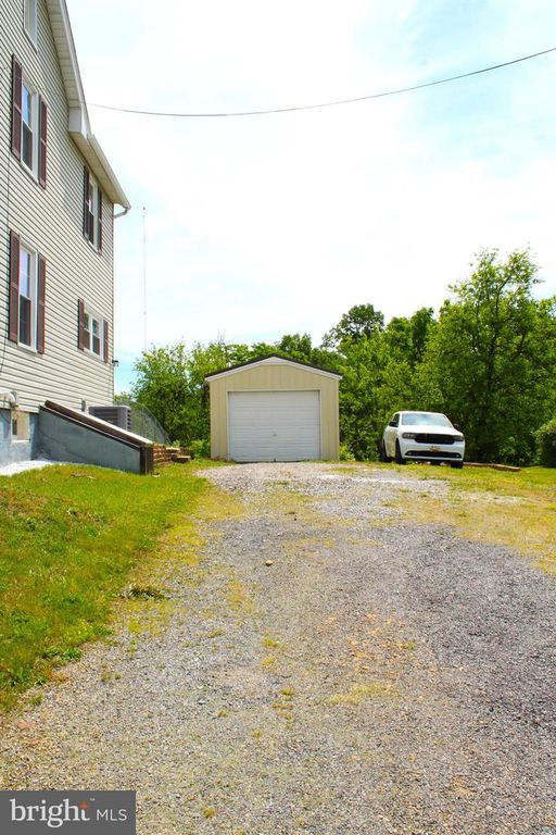 Image 9 of property listing at 550 WINIFRED RD, Cumberland, MD 21502