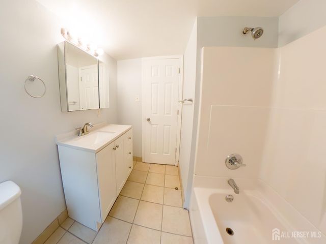 52 Garden View Terrace 19, East Windsor, NJ 08520