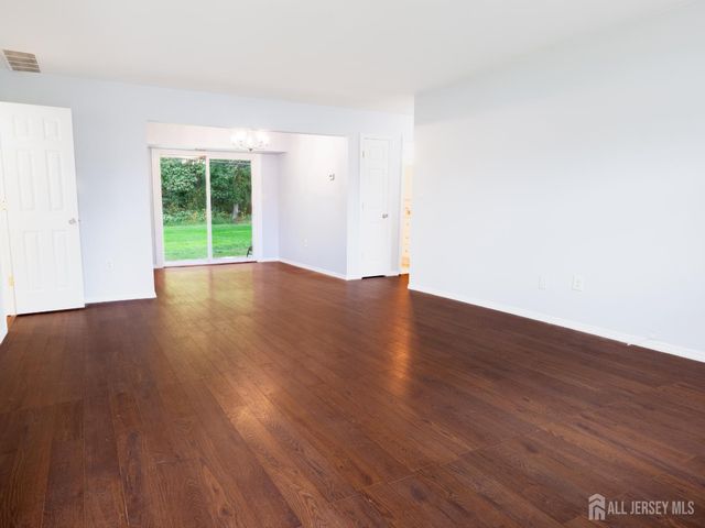 52 Garden View Terrace 19, East Windsor, NJ 08520