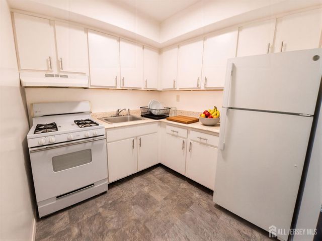 52 Garden View Terrace 19, East Windsor, NJ 08520