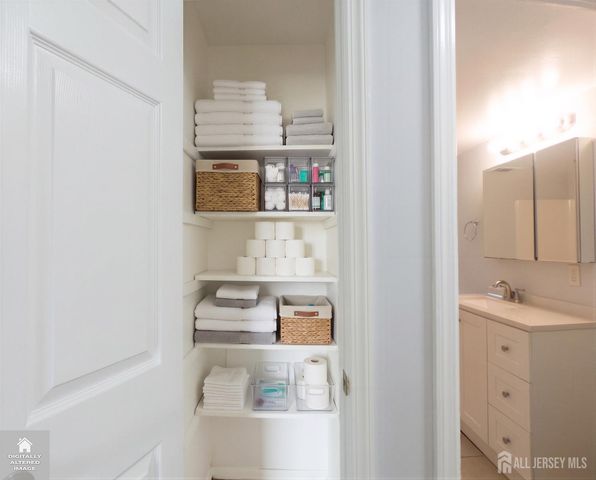52 Garden View Terrace 19, East Windsor, NJ 08520
