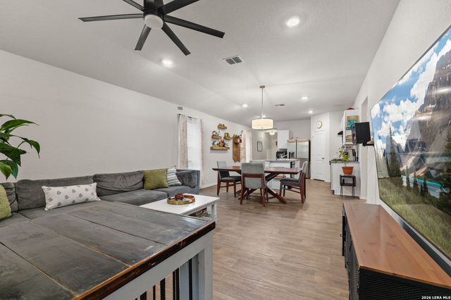 220 MIDDLE GREEN LOOP, Floresville, TX 78114