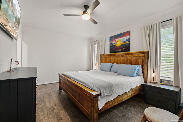 220 MIDDLE GREEN LOOP, Floresville, TX 78114