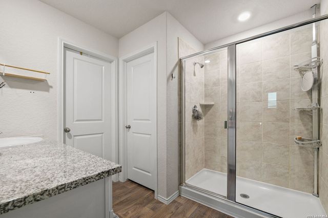 220 MIDDLE GREEN LOOP, Floresville, TX 78114