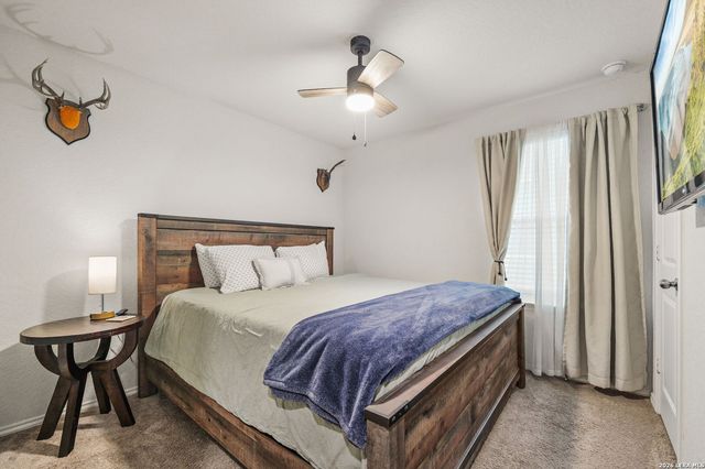 220 MIDDLE GREEN LOOP, Floresville, TX 78114