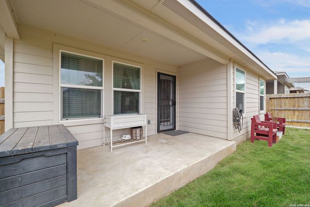220 MIDDLE GREEN LOOP, Floresville, TX 78114