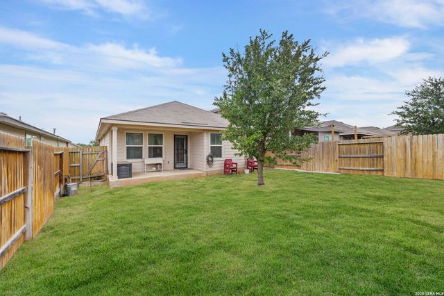 220 MIDDLE GREEN LOOP, Floresville, TX 78114