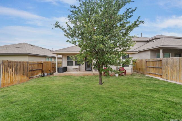 220 MIDDLE GREEN LOOP, Floresville, TX 78114