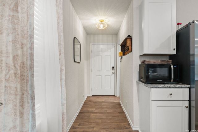 220 MIDDLE GREEN LOOP, Floresville, TX 78114