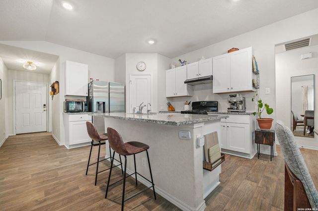 220 MIDDLE GREEN LOOP, Floresville, TX 78114