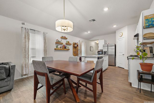 220 MIDDLE GREEN LOOP, Floresville, TX 78114