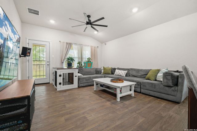 220 MIDDLE GREEN LOOP, Floresville, TX 78114