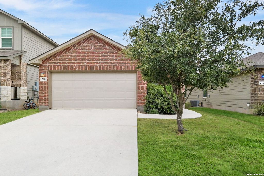 220 MIDDLE GREEN LOOP, Floresville, TX 78114