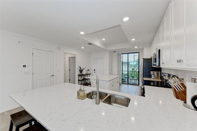 5685 PALMER CIRCLE 105, Bradenton, FL 34211