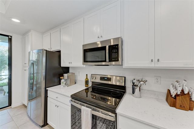 5685 PALMER CIRCLE 105, Bradenton, FL 34211