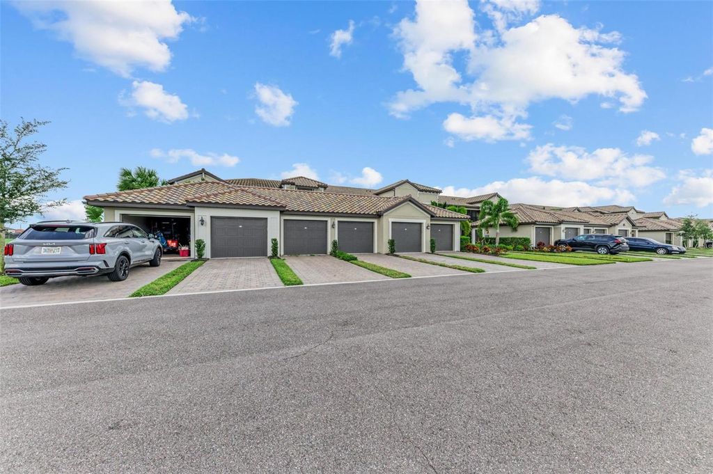 5685 PALMER CIRCLE 105, Bradenton, FL 34211