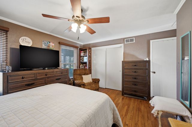 1704 S Houston Street, Kaufman, TX 75142