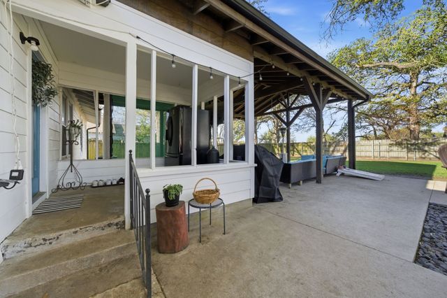 1704 S Houston Street, Kaufman, TX 75142