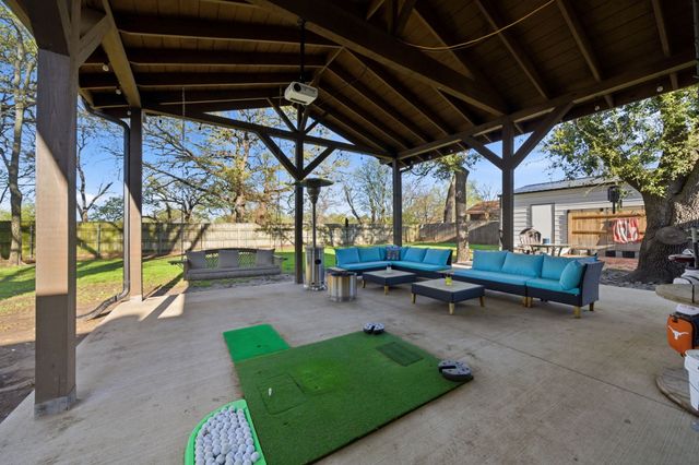 1704 S Houston Street, Kaufman, TX 75142