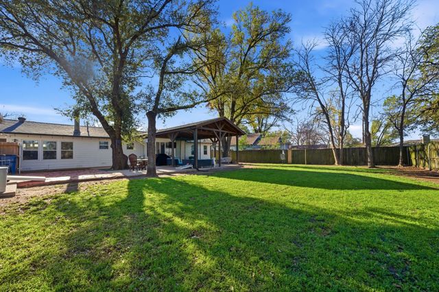 1704 S Houston Street, Kaufman, TX 75142