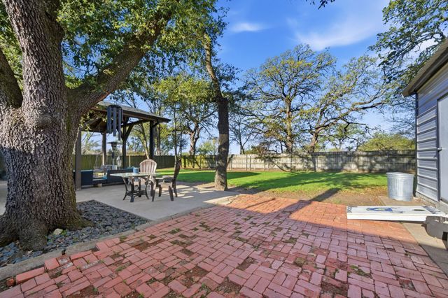 1704 S Houston Street, Kaufman, TX 75142