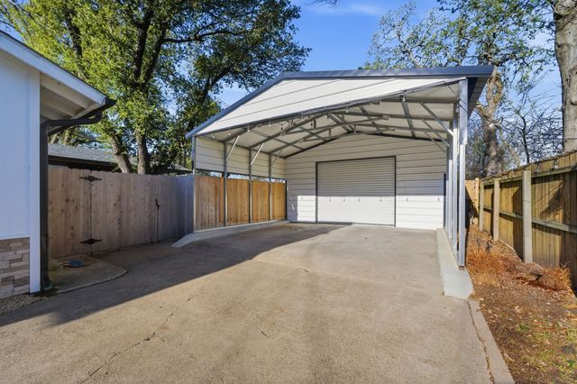 1704 S Houston Street, Kaufman, TX 75142