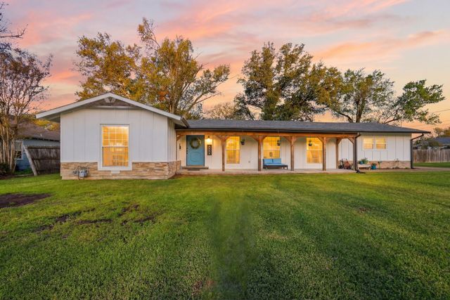 1704 S Houston Street, Kaufman, TX 75142