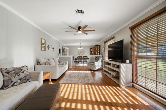 1704 S Houston Street, Kaufman, TX 75142