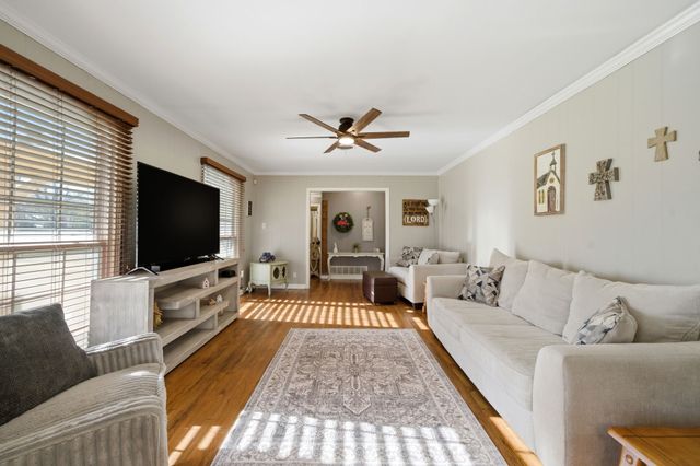 1704 S Houston Street, Kaufman, TX 75142