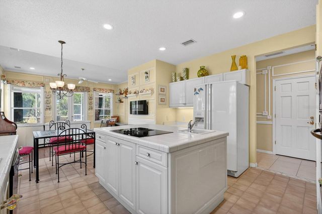10 MONTERREY DRIVE, Palm Coast, FL 32137