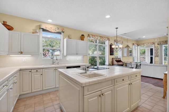 10 MONTERREY DRIVE, Palm Coast, FL 32137