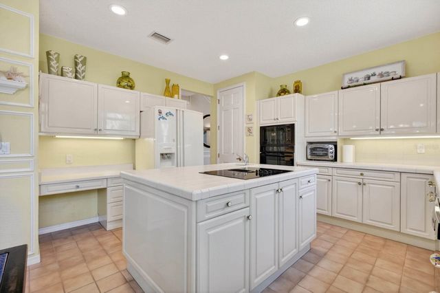10 MONTERREY DRIVE, Palm Coast, FL 32137